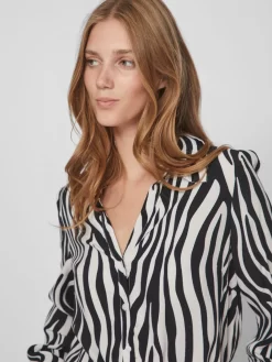 Vila Blouseshirts Blouse Fini Dames Zwart / Wolwit 13 Vila Blouseshirts Blouse Fini Dames Zwart / Wolwit -Vila 2b748b4be37b9aa4fb7eba59373bfbbe scaled