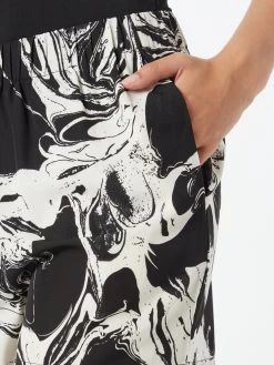 Vila Shorts Regular Broek Dames Zwart / Wit 9 Vila Shorts Regular Broek Dames Zwart / Wit -Vila 2cfa6317fd9b32064264abb1eba41a74