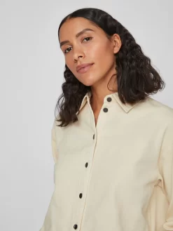 Vila Tussenjassen Tussenjas Tilo Dames Greige 13 Vila Tussenjassen Tussenjas Tilo Dames Greige -Vila 79727dbf783d025a8da35987bd0bcffb scaled