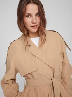 Vila Trenchcoats Tussenmantel Dessa Dames Sand 13 Vila Trenchcoats Tussenmantel Dessa Dames Sand -Vila 805a95bd555cbca74041264ae43fac75 scaled